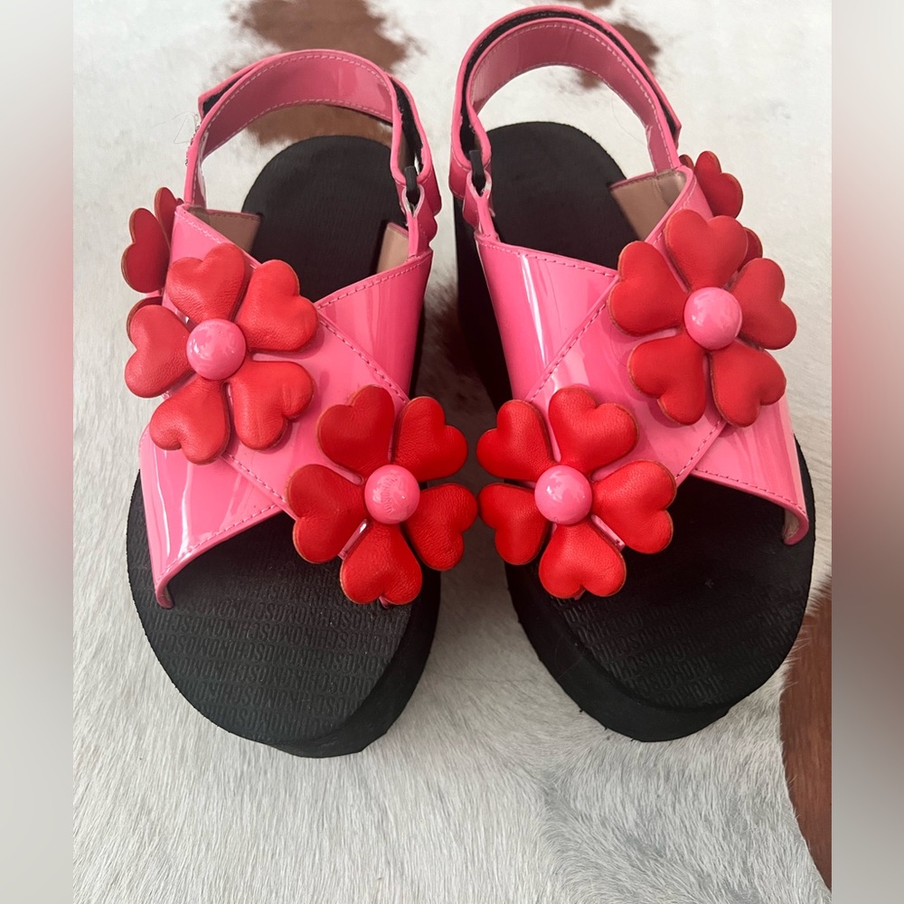 MOSCHINO
Pink & Red Heart Flower Wedge Sandals